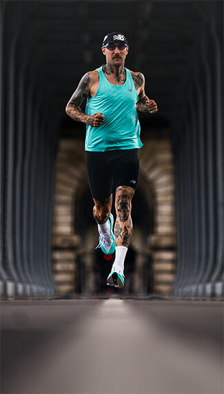 Male running shoes store